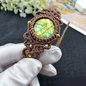 Pulsera de cuarzo arcoíris de macramé marrón hecha a mano, con bisel bohemio, piedra natural, ajustable, joyería unisex - Product Image 2