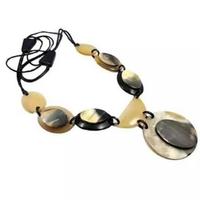 Collier pendentif artisanal unisexe en véritable corne de buffle classique