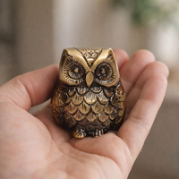 Statue d'hibou en laiton artisanale, figurine d'hibou détaillée, finition or antique, sculpture d'oiseau en métal, œuvre d'art décorative pour la maison