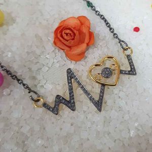 จี้เพชรทรงกลมธรรมชาติแบบเดี่ยว ประดับเพชรทรงกลมแบบ Pave  ชุบโรเดียมสีดำ เงินแท้ 925  ขนาด 50x24 มม. รุ่น Heartbeat สำหรับผู้หญิง สไตล์วินเทจ - Product Image 6