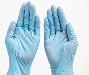 ถุงมือไนไตรล์แบบใช้แล้วทิ้ง Ansell 92-670 ป้องกันไฟฟ้าสถิตย์ กันน้ำ พร้อมขอบยางเพื่อการยึดเกาะที่มั่นคง ป้องกันสารเคมีกระเซ็นได้ดี - Product Image 5
