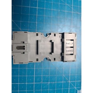 Prise de relais 4 pôles IDEC SY4S-05, utilisée telle qu'elle est, pièces d'équipement semi-conducteur d'époque - Product Image 4