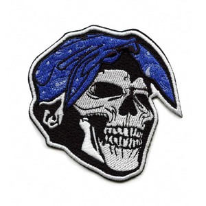 Badges brodés fabriqués en usine, de qualité supérieure, logos de vêtements avec étiquette brodée, patchs à bon prix. - Product Image 1