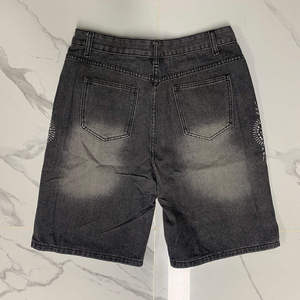 Shorts en jean pour hommes, style streetwear, personnalisés, délavés vintage, avec strass, par un fabricant de denim - Product Image 3