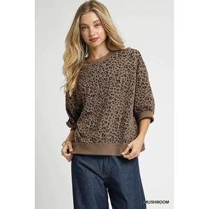 Umgee Sweat-shirt surdimensionné à col rond imprimé léopard pour femme, couleur MUSHROOM, taille S - Product Image 5