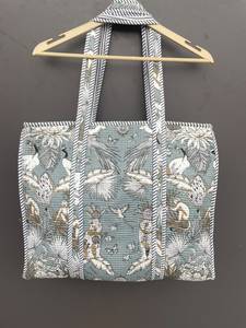 Sac fourre-tout pour femme, tendance, en coton matelassé Kantha, avec imprimé animal et chaînes décoratives - Durable pour un usage quotidien et en voyage - Product Image 2