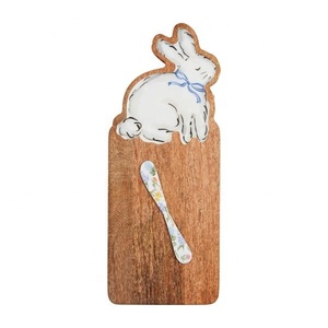 Charmant lapin lapin en bois apéritif plateau de service avec épandeur floral Pâques - Product Image 1