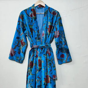 Kimono de Terciopelo Azul Hecho a Mano: Chaqueta Boho con Estampado Floral - Product Image 1