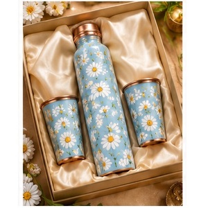 Ensemble de bouteilles d'eau en cuivre de luxe avec deux tasses, finition martelée, vaisselle portable, design traditionnel, cadeau - Product Image 3