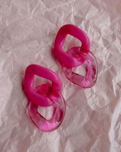 Boucles d'oreilles en résine colorées pour femmes – Boucles d'oreilles de créateur faites à la main avec motifs uniques, accessoires de bijouterie légers - Product Image 4