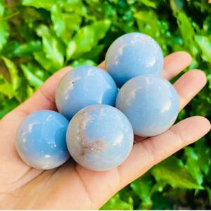 Sphère de cristal d'angélite naturelle polie à la main, boule de pierre précieuse bleue pour la méditation, le Reiki, la guérison énergétique des chakras, la décoration Feng Shui - Product Image 2