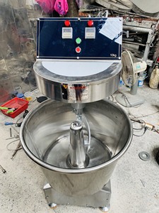 Mélangeur Électrique Spécialisé Minh Tam 30Kg 6.5Kw/h pour Boulangerie 1180x720x1040 Automatique Portable Multifonctionnel avec Protection Contre la Surchauffe - Product Image 3