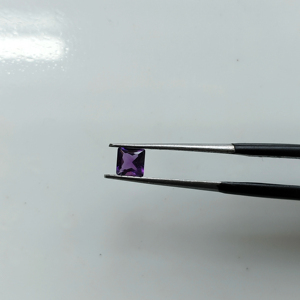 ควอตซ์ธรรมชาติอเมทิสต์ 4 มม. ทรงสี่เหลี่ยมเจ้าหญิง ตัดเจียระไนแบบหลวมๆ สำหรับทำเครื่องประดับ รีด์เมาน์เทน เจมส์ R4AFSQCTP4 - Product Image 1