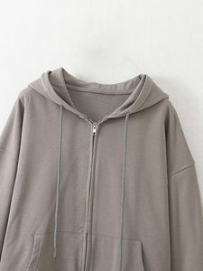 Sudadera con Capucha Extra Grande para Mujer, Tendencia Invierno 2024, Personalizada con Logotipo y Diseño, Tela Premium Ecológica y Transpirable - Product Image 2