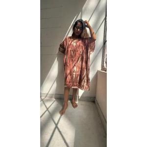 ชุดคาฟตันสั้นคุณภาพสูงสำหรับผู้หญิง งานแฮนด์เมด สวมใส่สบาย ทรงปกติ ย้อมสีด้วยมือ ความยาวระดับเข่า ดีไซน์สวยงาม เป็นมิตรต่อสิ่งแวดล้อม - Product Image 4