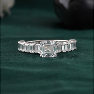 Anillo de Compromiso con Diamante Cultivado en Laboratorio, Corte Esmeralda de 2.93 CT, Oro Blanco de 14K, Claridad VS1, Piedra Principal Zafiro - Product Image 1