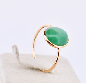 Bague ovale en émeraude verte naturelle en or jaune massif 18 carats – Pierre précieuse sertie clos – Solitaire de luxe – Pierre de naissance de mai - Product Image 3