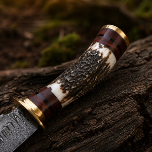 Couteau de camping miniature en acier Damas fait main avec manche en corne et étui en cuir - Lame biseautée - Cadeau pour la fête des pères - Product Image 3