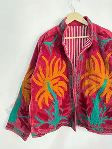 Chaqueta de Terciopelo Rojo Personalizada para Mujer, Bordada a Mano con Motivo de Palmera Tropical, Abrigo de Invierno de Lujo - Product Image 3