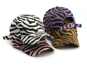 Casquette de baseball 5 panneaux en coton à imprimé animal personnalisable, motif zèbre et tigre, sangle réglable, visière incurvée, logo personnalisé - Product Image 1
