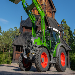 Tractor Fendt eficiente, máquina agrícola diseñada para arar, cultivar, remolcar y realizar trabajos agrícolas generales con fiabilidad. - Product Image 3
