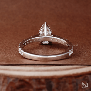 Bague de fiançailles en or blanc 10K avec diamant de laboratoire en forme de goutte de larme 1 carat, sertie pavé style cathédrale, certifiée IGI, bague de mariée de luxe - Product Image 3