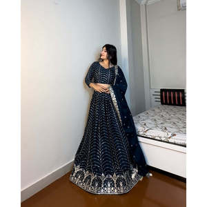 Conjuntos de Diseñador para Mujer, Lehenga-Choli Bordado con Trabajo de Lentejuelas - Product Image 6