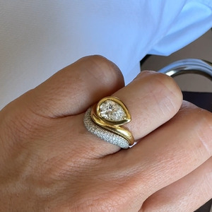 Bague Delia Pavé sertie de diamants, bande de diamants de laboratoire, bague empilable délicate en or 14 carats, alliance minimaliste, bijoux raffinés pour tous les jours - Product Image 1