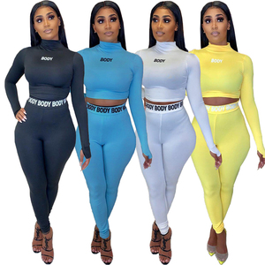 Mono de mujer negro de cintura alta con cuello alto y manga larga, estampado corporal, ajuste ceñido, de elastano y poliéster, estilo urbano. - Product Image 5