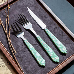 Ensemble de 4 couteaux et fourchettes à steak de style occidental en acier inoxydable poli miroir, écologiques, avec manches en céramique, pour un usage domestique - Product Image 1