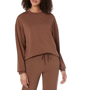 Conjunto corto personalizado de 2 piezas para mujer, ropa al por mayor, sudadera de cuello redondo, pantalones de correr para mujer, pantalones de dos piezas, conjunto con hombros caídos 2026 - Product Image 3