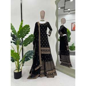 Conjunto de Traje Talla XL para Fiesta con Trabajo de Hilo y Lentejuelas para un Look Elegante - Product Image 1