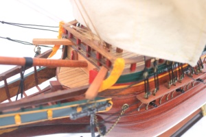Modèle de bateau à voile en bois fait main - Modèle réduit de la célèbre navire hollandais East Indiaman, décoration pour la maison ou le bureau, Batavia peinte - Product Image 5