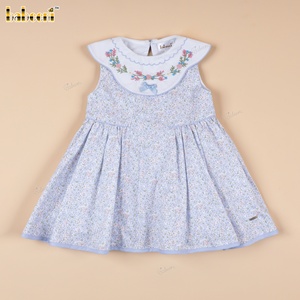 DR4519 – Vestido azul con cuello bordado floral para niñas - Product Image 1