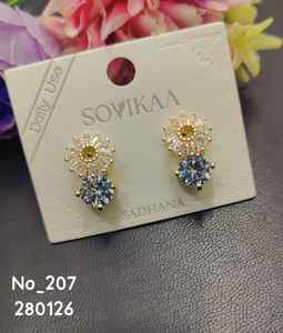 Boucles d'oreilles clous élégantes en acier inoxydable plaqué or de qualité supérieure pour mariage et usage quotidien, disponibles à prix compétitif - Product Image 4