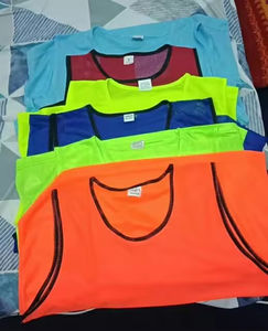 Chalecos de Fútbol Personalizados con Logotipo, Chaleco de Entrenamiento de Fútbol 100% Poliéster, Transpirable, de Secado Rápido, Sin Mangas, Aislado, Ligero y de Alta Calidad - Product Image 5