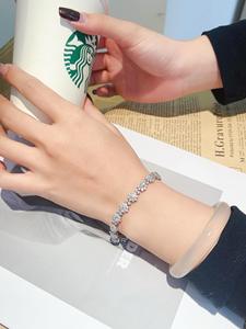 กำไลข้อมือมอสซาไนต์สีเงิน เครื่องประดับชั้นดี มอสซาไนต์แท้รับรองคุณภาพ กำไลงานแต่งงานระยิบระยับสำหรับเจ้าสาว - Product Image 4