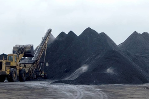Petcoke industriel de haute qualité, matière première en acier calciné pour personnalisation OEM/ODM et garantie de 3 ans - Product Image 2