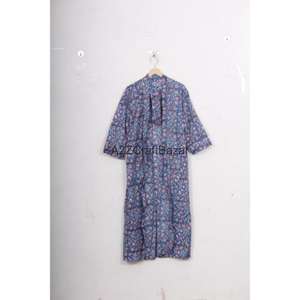 Kimono chic : rehaussez votre tenue décontractée avec un kimono 100 % coton pur, col en V, design épuré et imprimé floral, idéal pour les occasions décontractées. - Product Image 2