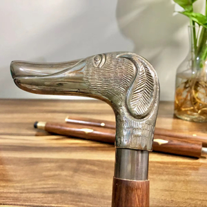 Bâtons de marche rustiques modernes en bois naturel écologique avec poignée en laiton poli, idéaux pour les cadeaux - Product Image 1