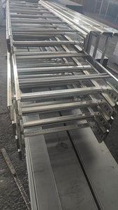 รางเคเบิลแบบขั้นบันไดชุบกัลวาไนซ์แบบจุ่มร้อน ขนาด 200x100 มม. ทนไฟ ระบายอากาศได้ ผลิตสำหรับอุตสาหกรรม - Product Image 2