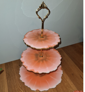 Support à gâteau en résine rose à 3 niveaux personnalisé pour les fêtes d'anniversaire, les mariages, les tables de desserts, les présentoirs de pâtisserie et les événements spéciaux - Product Image 5