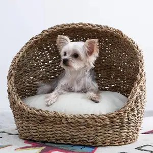 Wholesale Handwoven Natural Sleeping Pet House with mattress Wicker Small Dog Cages Seagrass Cat bed Water hyacinth Dog Basket
