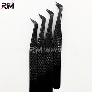 Pince à épiler professionnelle RMI pour cils, marque privée, en acier inoxydable noir, avec pointe en fibre et étiquette personnalisée, prise en main parfaite, longueur 10 mm - Product Image 6