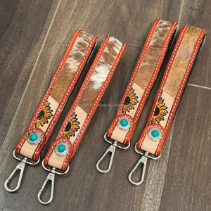 Bracelet porte-clés en cuir repoussé à la main de haute qualité avec conception de tournesol en peau de vache et lanières de poignet élégantes en pierre turquoise - Product Image 6