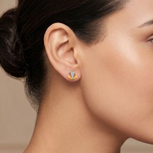 Pendientes de Diamantes en Oro Amarillo Angular Muse Stud, Corte Triangular, Diamantes Naturales, Diseño Minimalista, Uso Diario para Mujer - Product Image 4