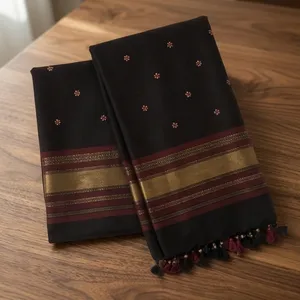 Chal de Lana Acrílica Negra Tejido a Mano, Estilo Étnico Bordado con Trabajo de Espejo y Patrón Impreso, Hecho de Poliéster - Product Image 6