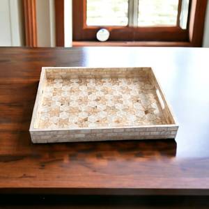 Plateau de service et de rangement en mosaïque géométrique avec incrustation de nacre, base en bois, fait main, design moderne et luxueux, passe au lave-vaisselle - Product Image 4