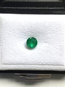 Piedra de Esmeralda Verde Natural de Zambia de 4.27 Quilates, Corte Redondo, para Joyería Fina - Product Image 1