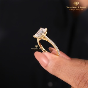 แหวนครบรอบสวยงามทรงมรกตทองคำแท้ 14K น้ำหนัก 2.50 กะรัต สี D ความสะอาด VVS2 ได้รับการรับรองจาก IGI เพชร CVD ผลิตในห้องปฏิบัติการ - Product Image 3
